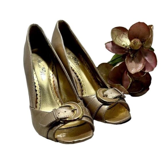 Wild Rose Women's Size 7 Gold Tone Slip On Peep Toe Stiletto Heels Holiday Party - Picture 1 of 12